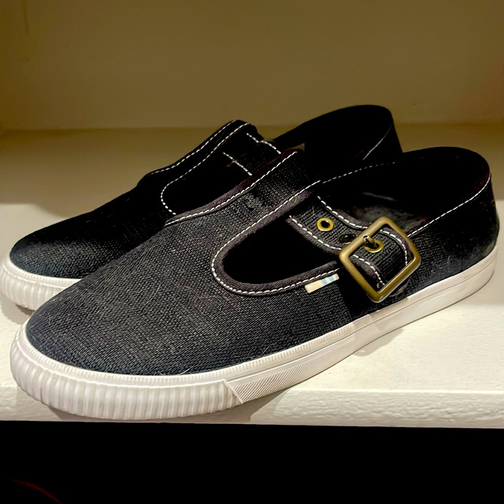 Toms Black Women’s Sneakers with Buckle
New without tag - Picture 2 of 4
